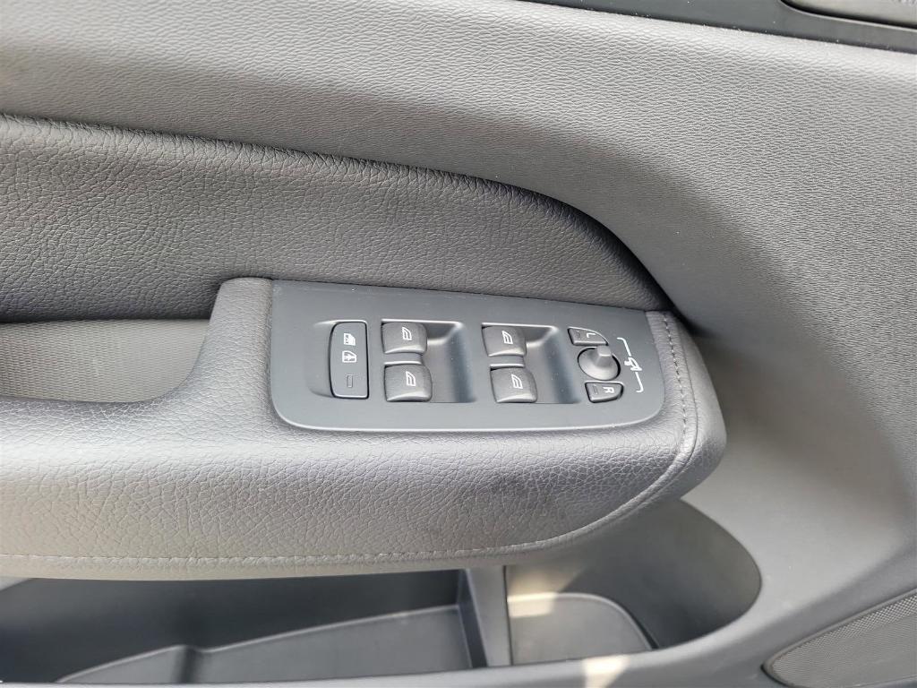 used 2022 Volvo XC60 Recharge Plug-In Hybrid car, priced at $44,989