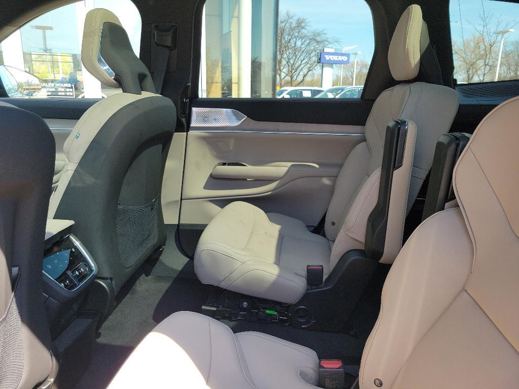 new 2025 Volvo EX90 car, priced at $90,190