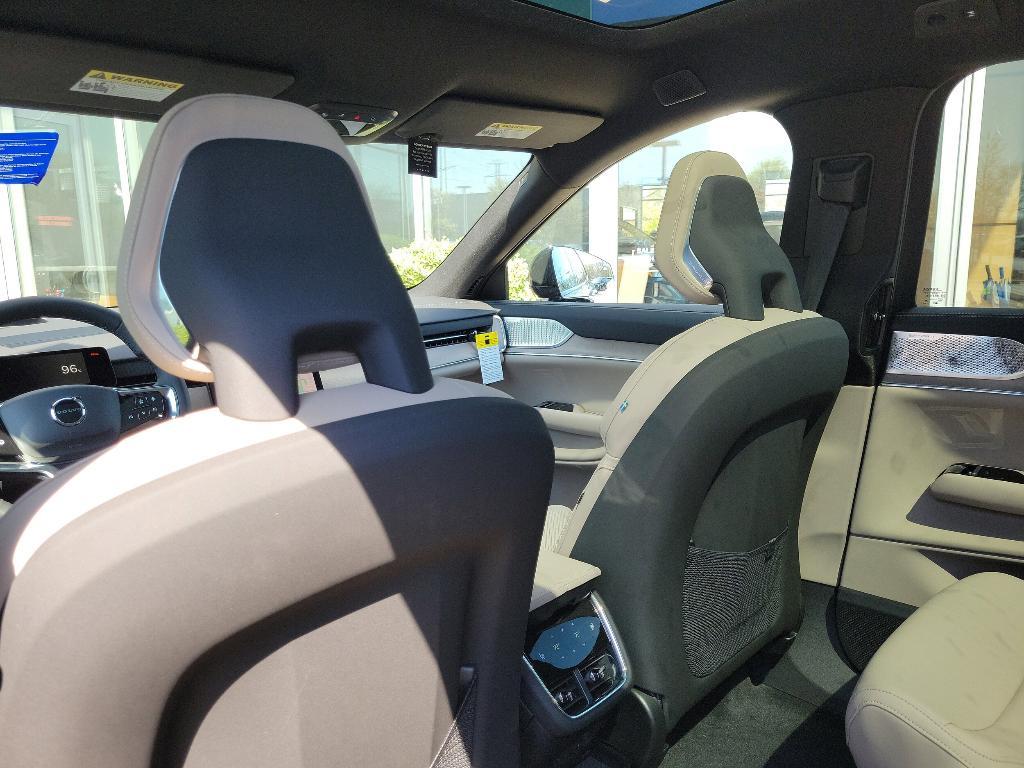 new 2025 Volvo EX90 car, priced at $90,190