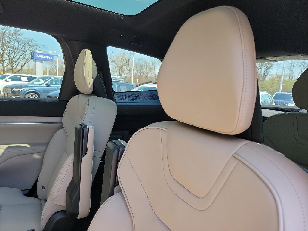 new 2025 Volvo EX90 car, priced at $90,190