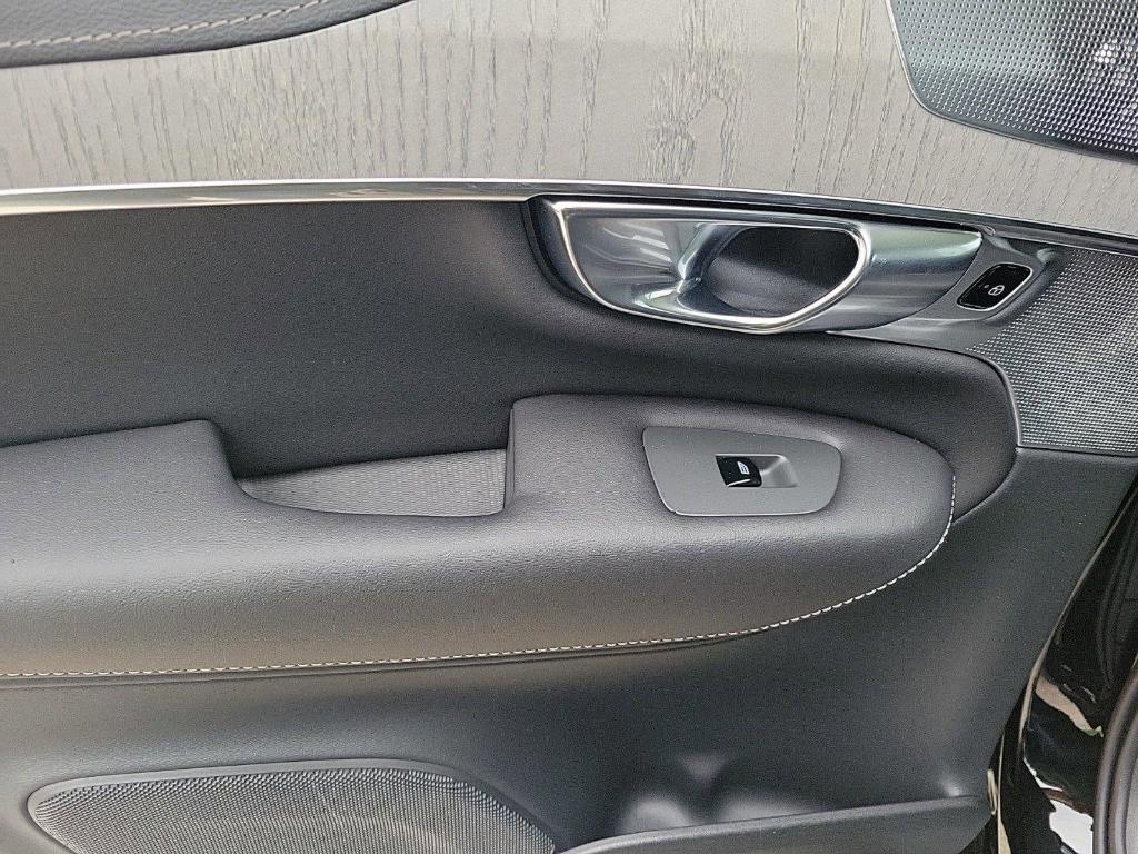 new 2025 Volvo XC90 car, priced at $65,901