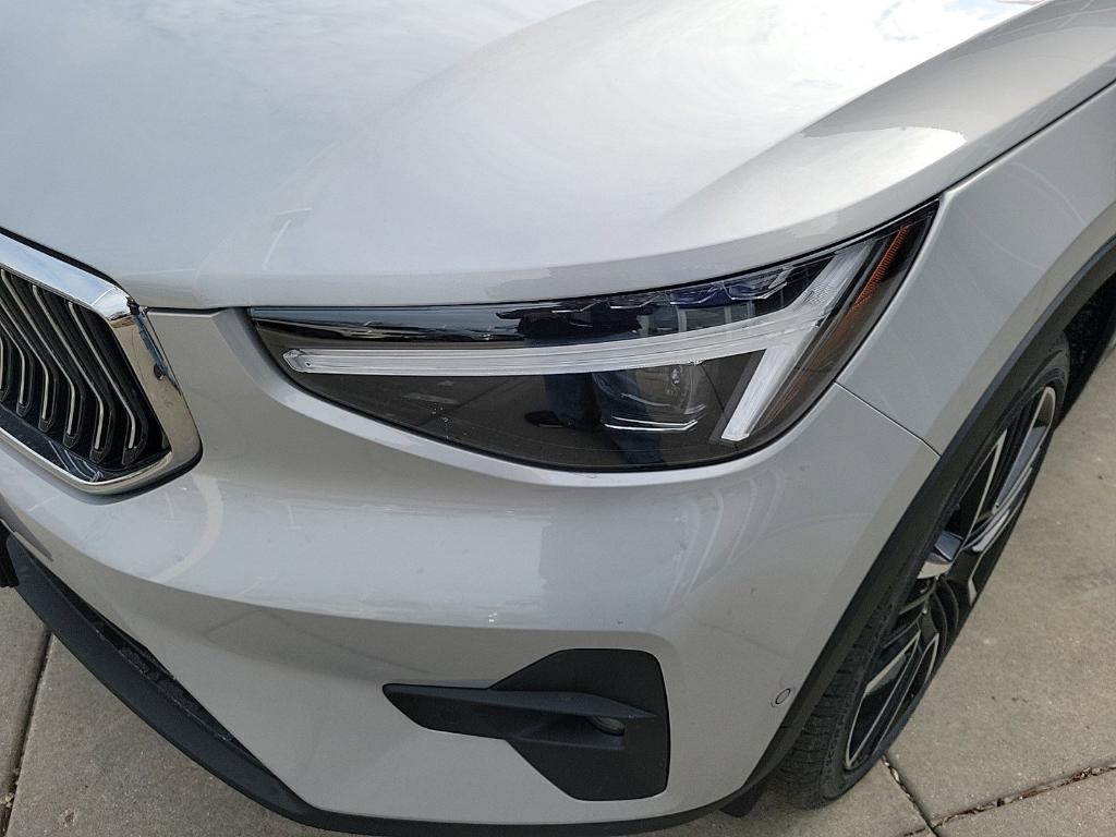 new 2025 Volvo XC40 car, priced at $55,885