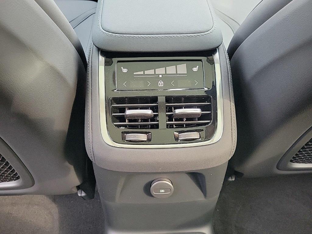 new 2025 Volvo XC90 Plug-In Hybrid car, priced at $78,805
