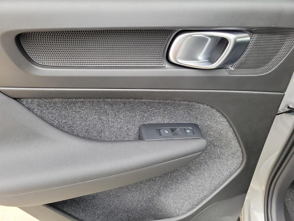 new 2025 Volvo XC40 car, priced at $51,565