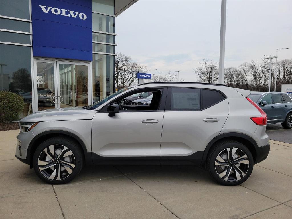new 2025 Volvo XC40 car, priced at $51,565