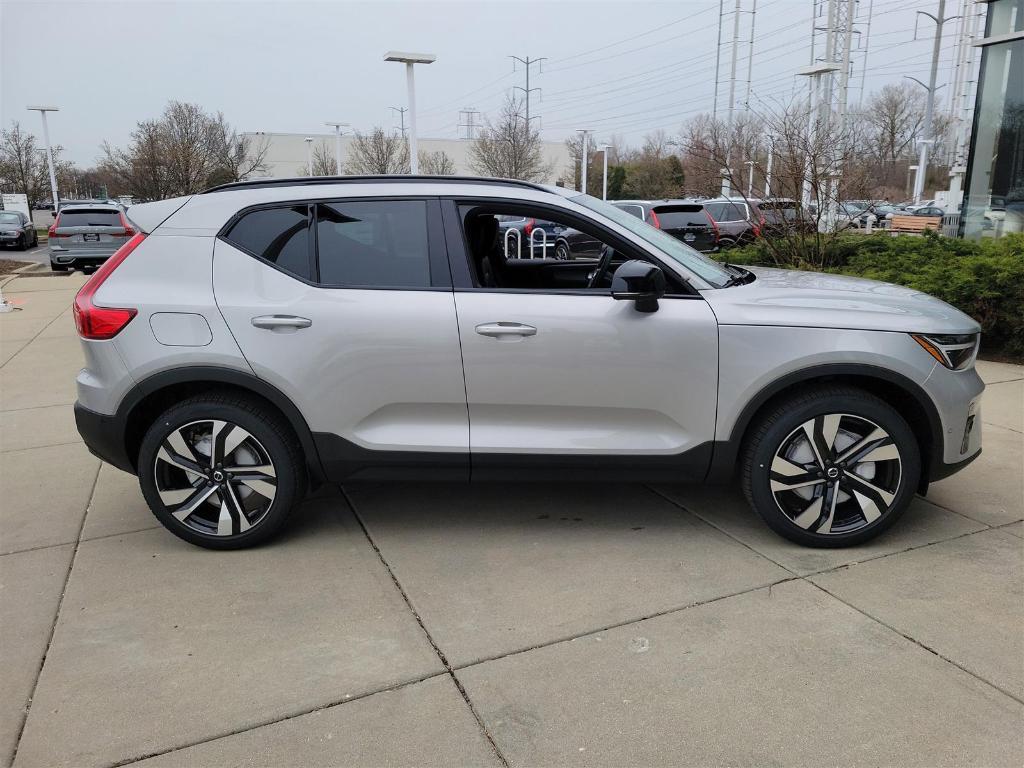 new 2025 Volvo XC40 car, priced at $51,565