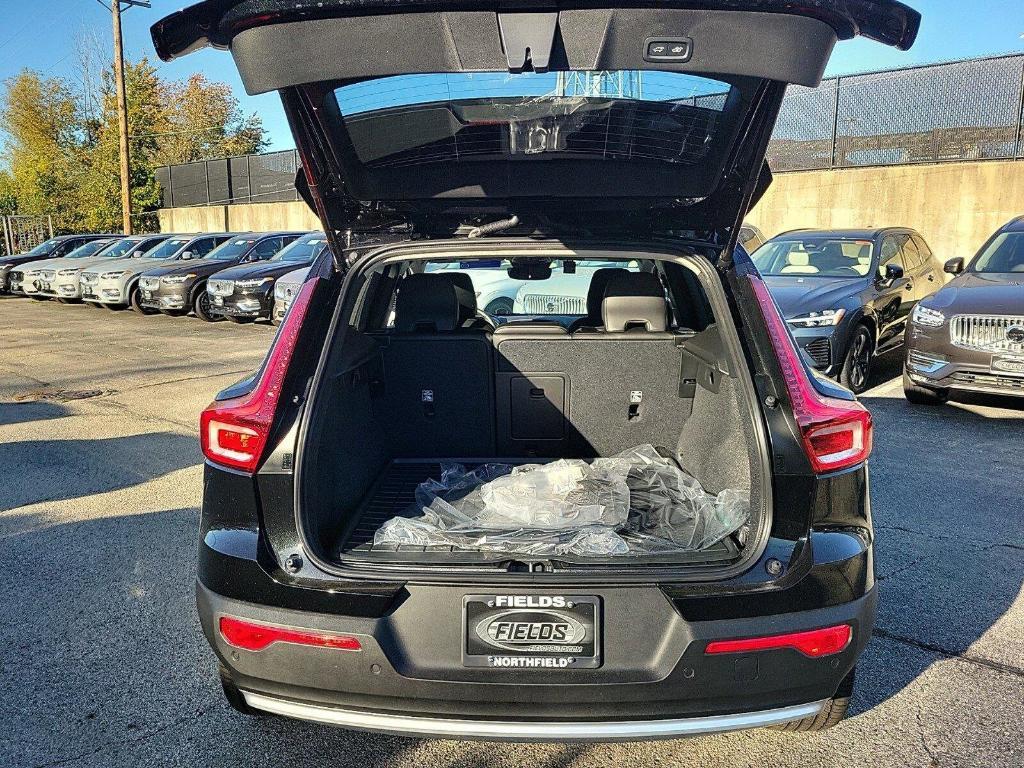 new 2025 Volvo XC40 car, priced at $46,015