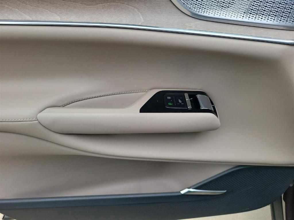 new 2025 Volvo EX90 car, priced at $95,140