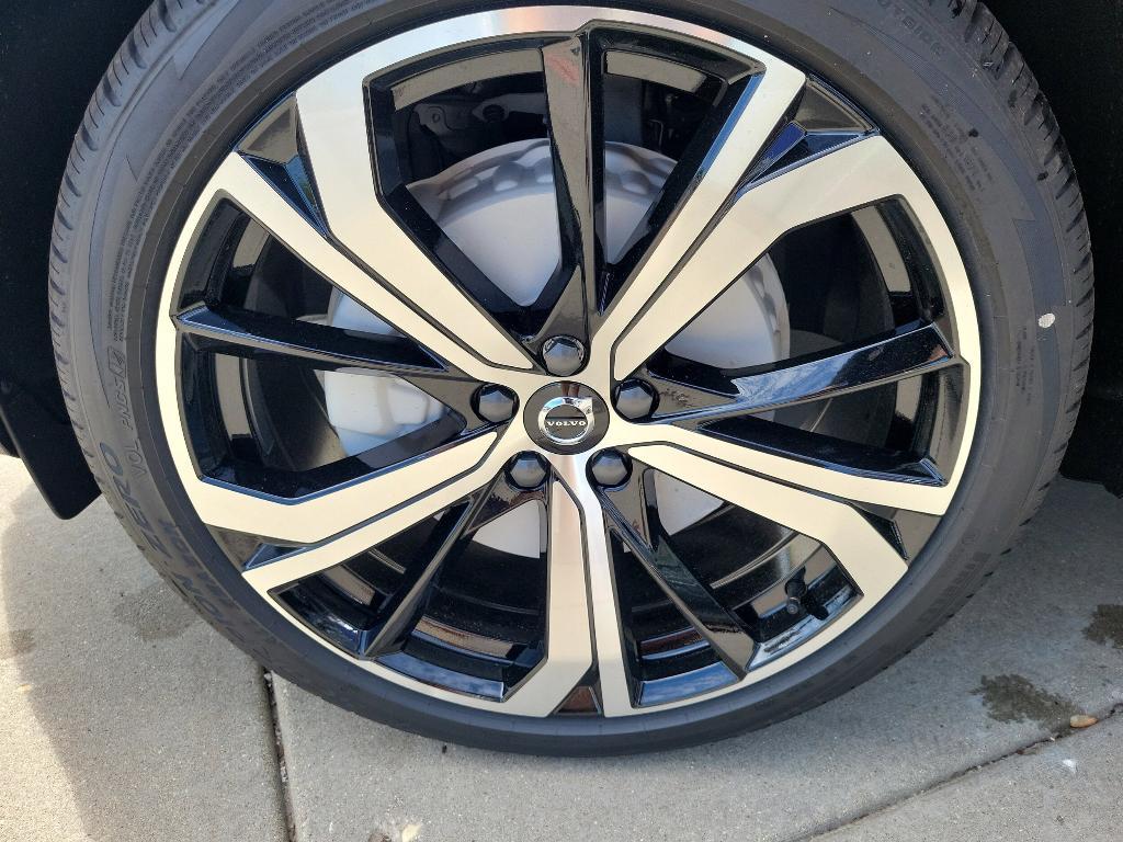 new 2025 Volvo XC60 car, priced at $60,660