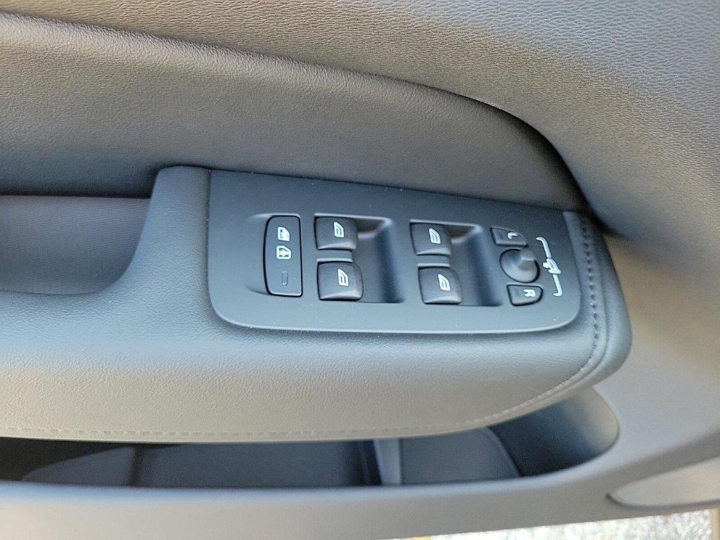 new 2025 Volvo XC60 Plug-In Hybrid car, priced at $66,625