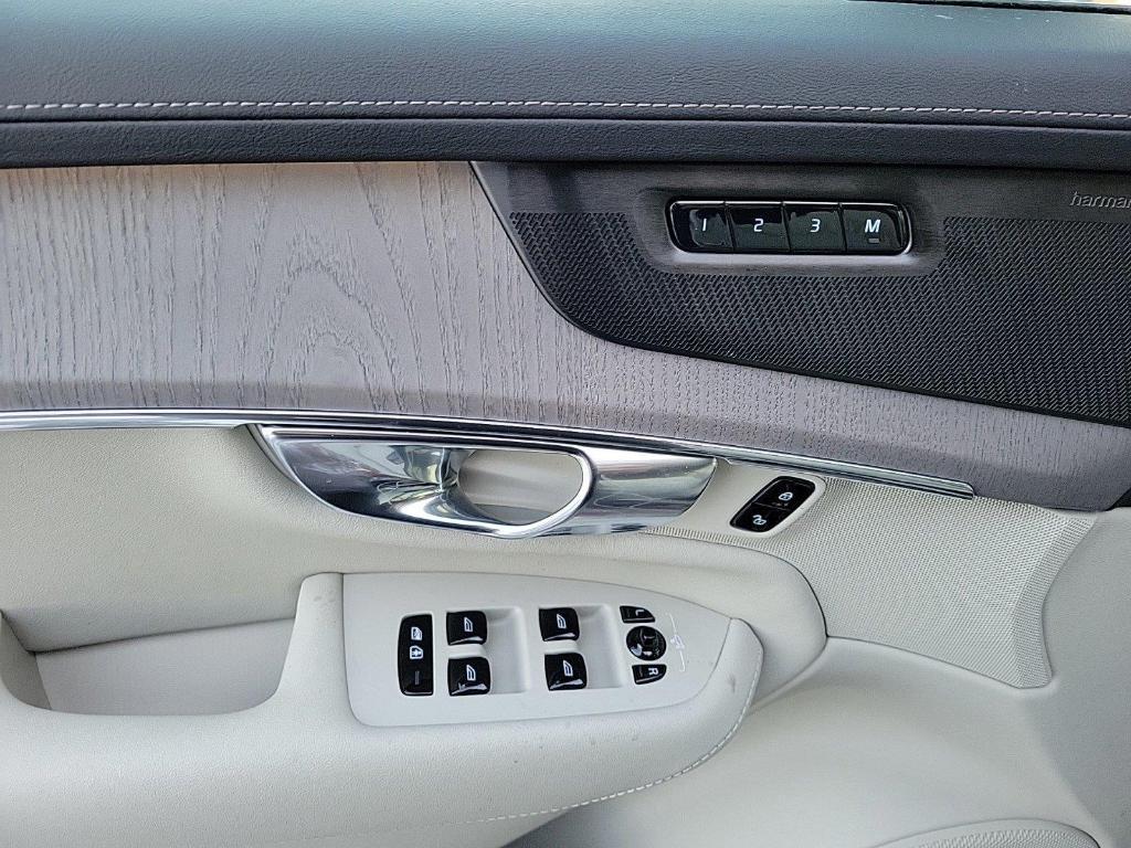 new 2025 Volvo XC90 car, priced at $72,715