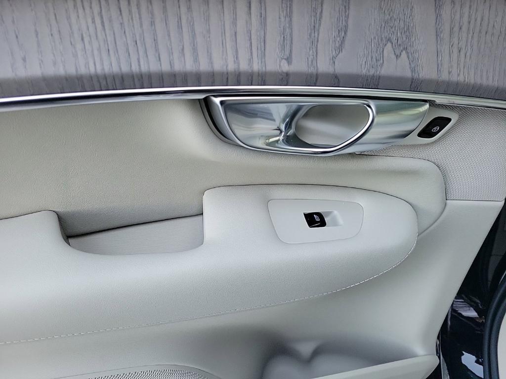 new 2025 Volvo XC90 car, priced at $72,715