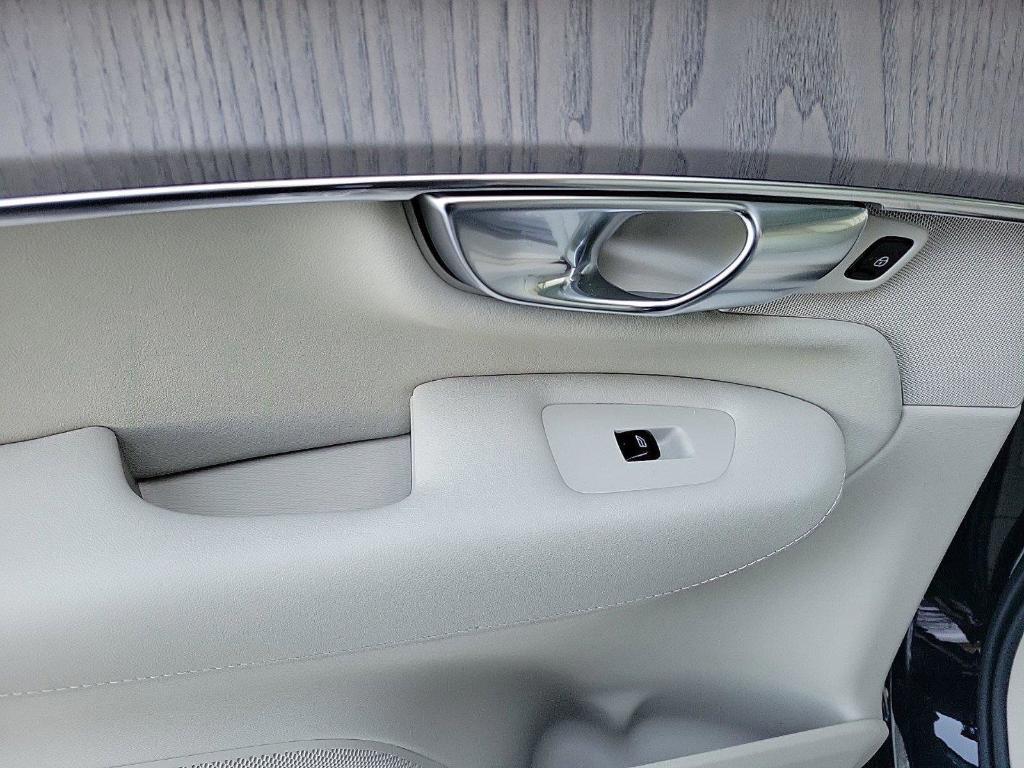 new 2025 Volvo XC90 car, priced at $72,715