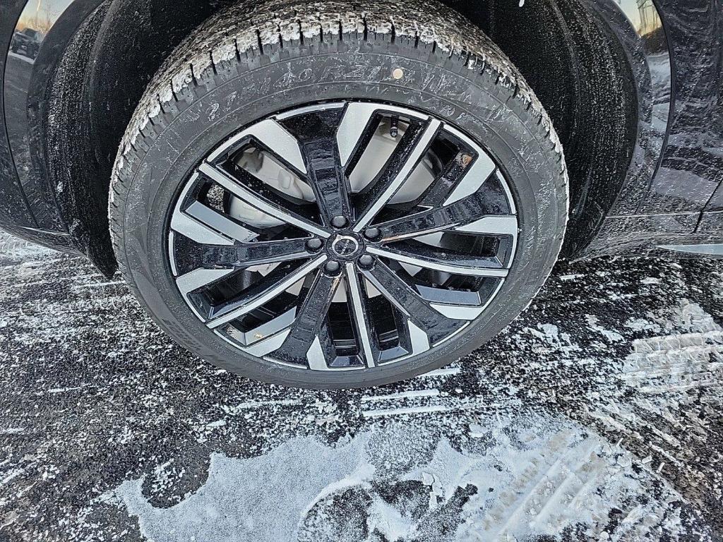 new 2025 Volvo XC90 car, priced at $72,715