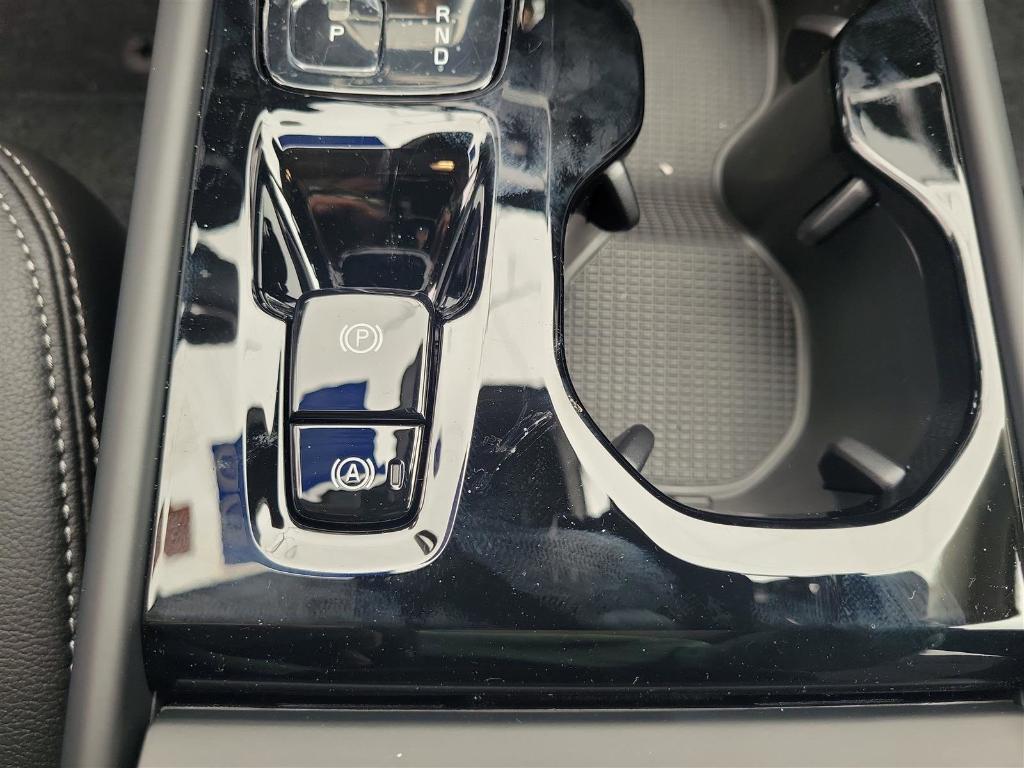 new 2025 Volvo XC40 car, priced at $53,010