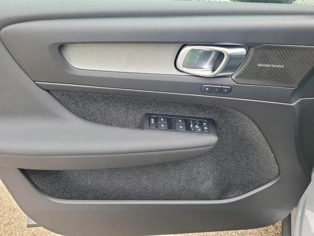 new 2025 Volvo XC40 car, priced at $53,010
