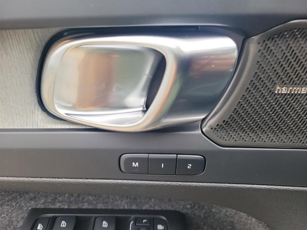 new 2025 Volvo XC40 car, priced at $53,010