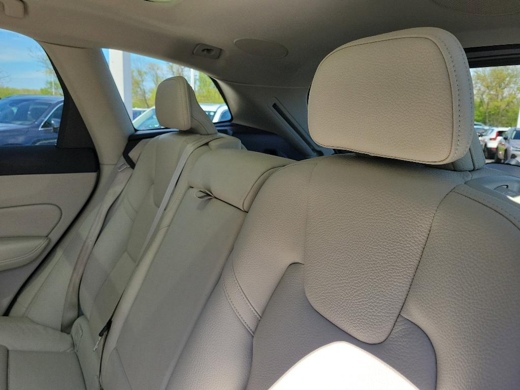 used 2022 Volvo XC60 car, priced at $38,989