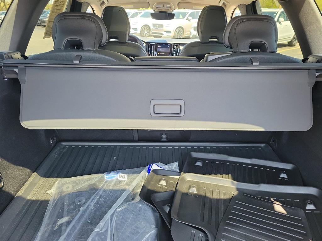 used 2022 Volvo XC60 car, priced at $40,989