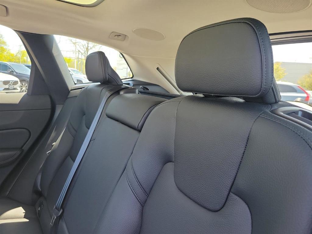 used 2022 Volvo XC60 car, priced at $40,989