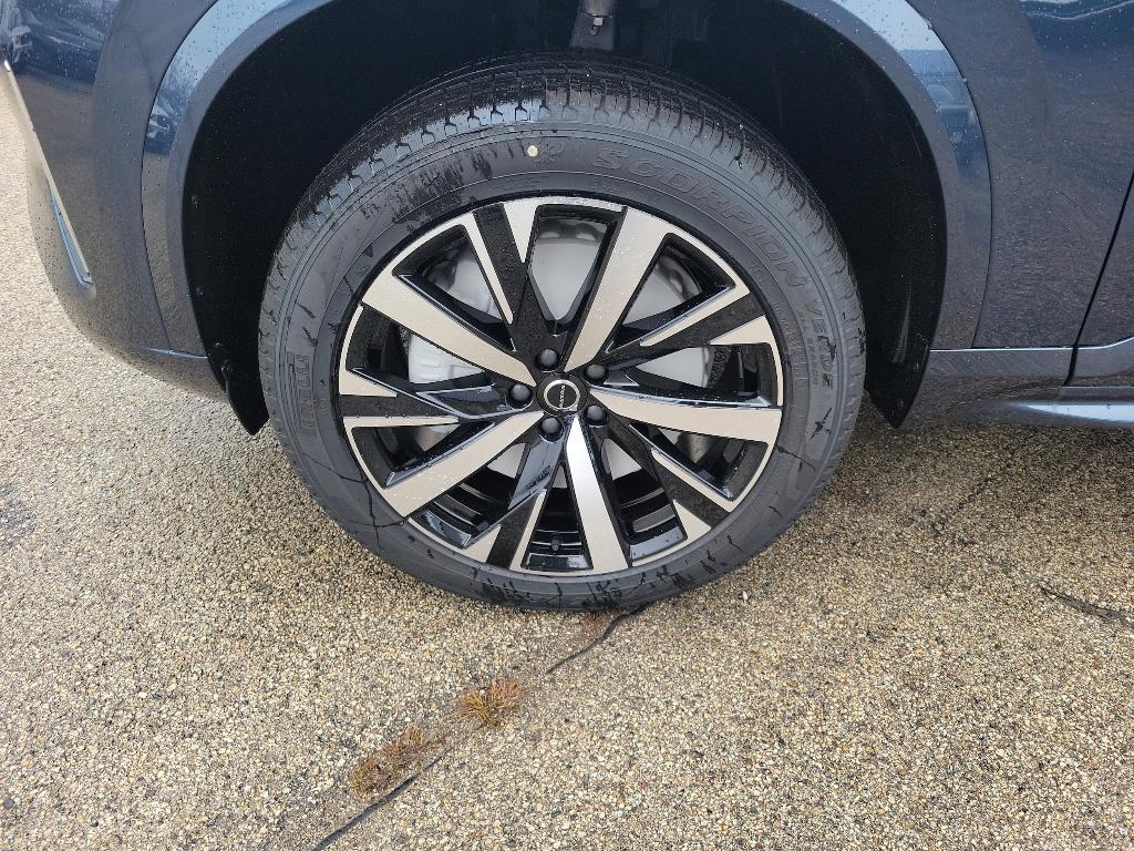 new 2025 Volvo XC90 car, priced at $61,385