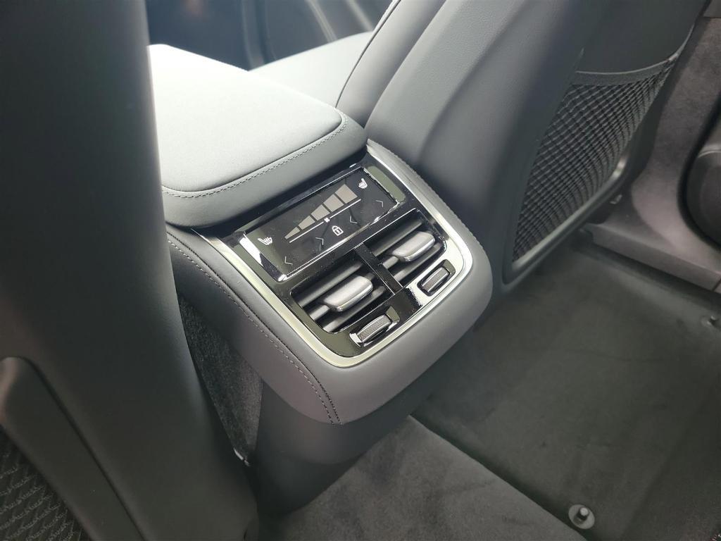 new 2025 Volvo XC90 car, priced at $61,385