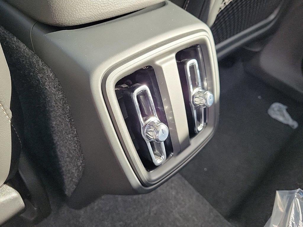 new 2025 Volvo XC40 car, priced at $50,825