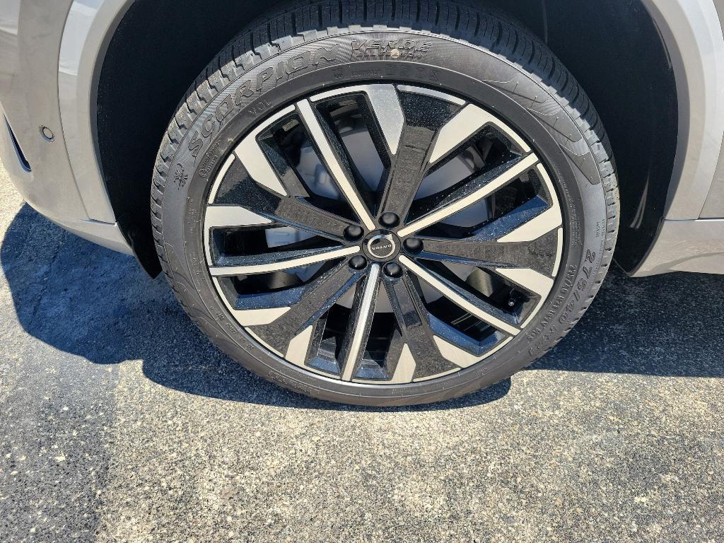 new 2025 Volvo XC90 car, priced at $66,795