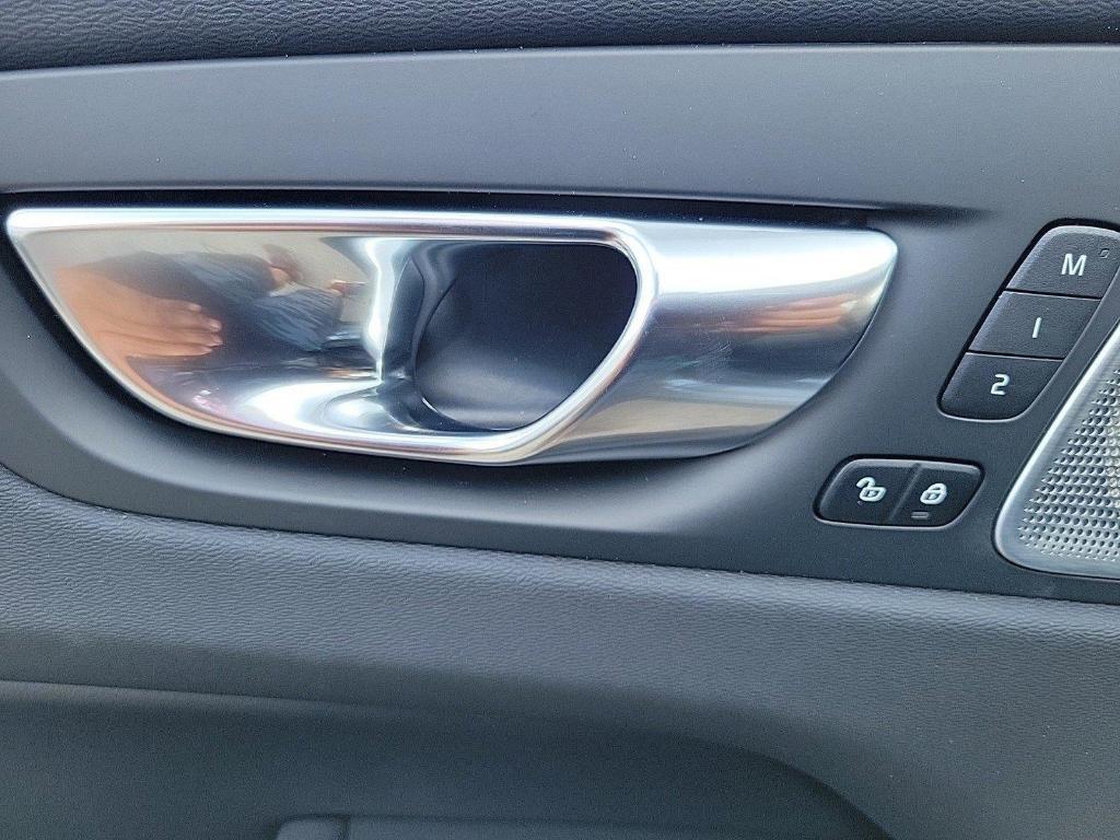 new 2025 Volvo XC60 car, priced at $60,743