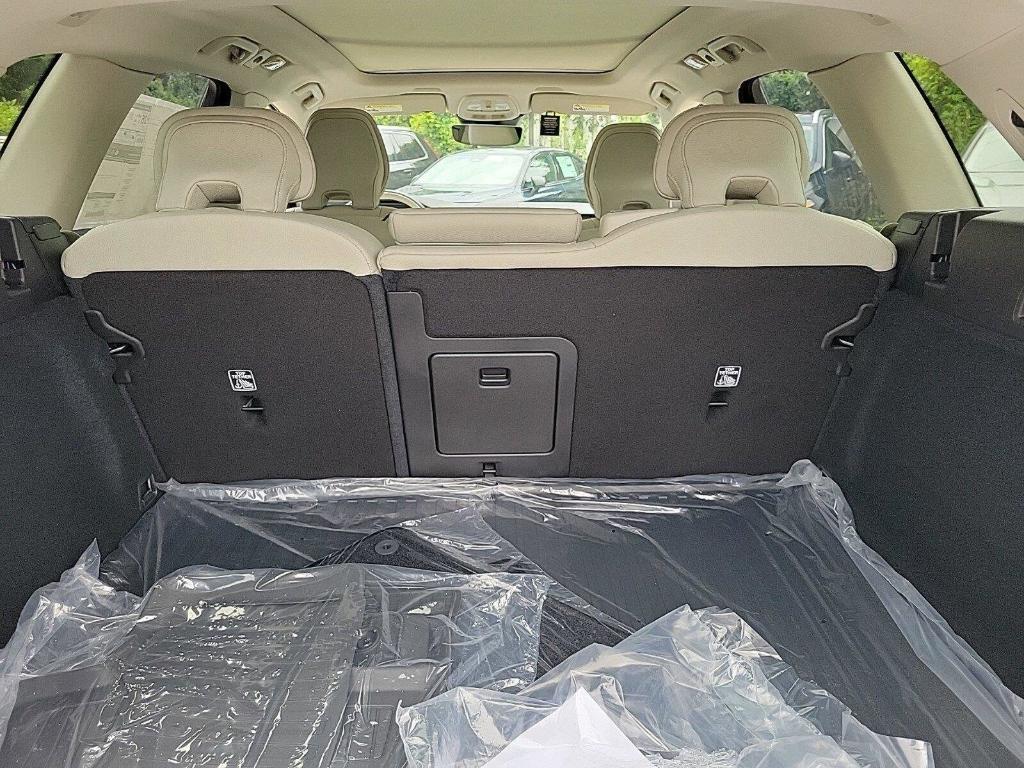 new 2025 Volvo XC60 car, priced at $55,335