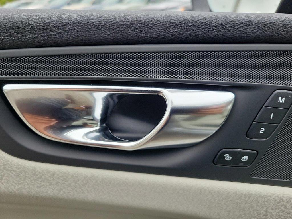 new 2025 Volvo XC60 car, priced at $55,335