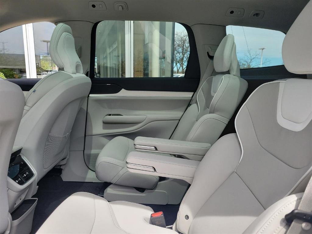 new 2025 Volvo EX90 car, priced at $91,990