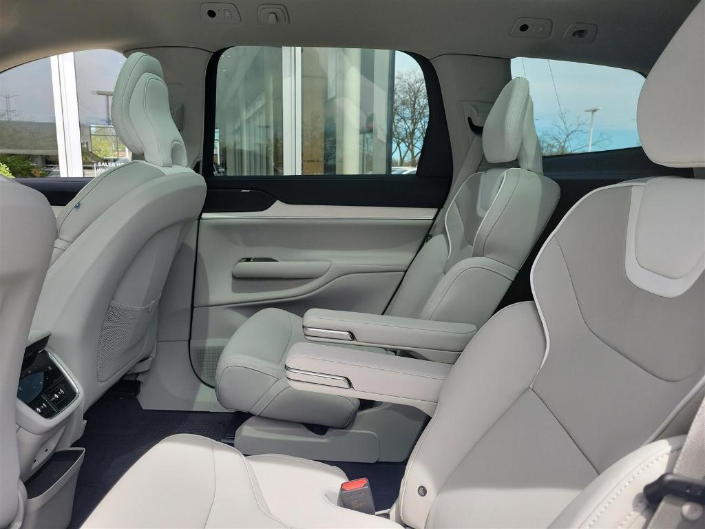 new 2025 Volvo EX90 car, priced at $91,990