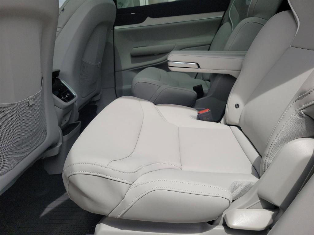 new 2025 Volvo EX90 car, priced at $91,990