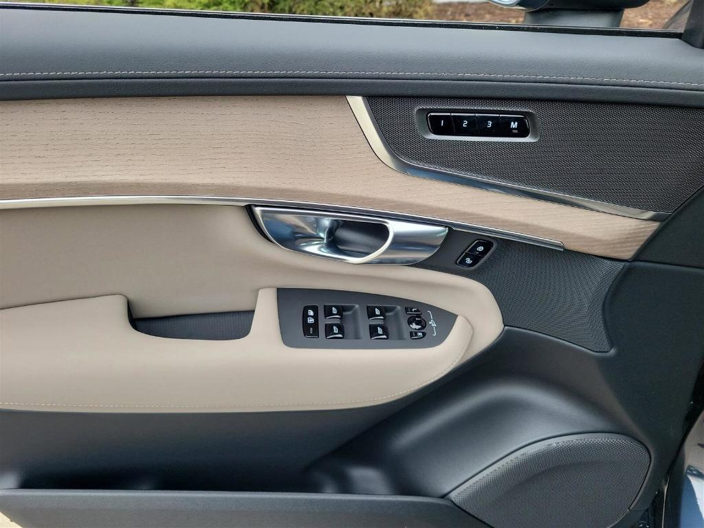 new 2025 Volvo XC90 car, priced at $66,285