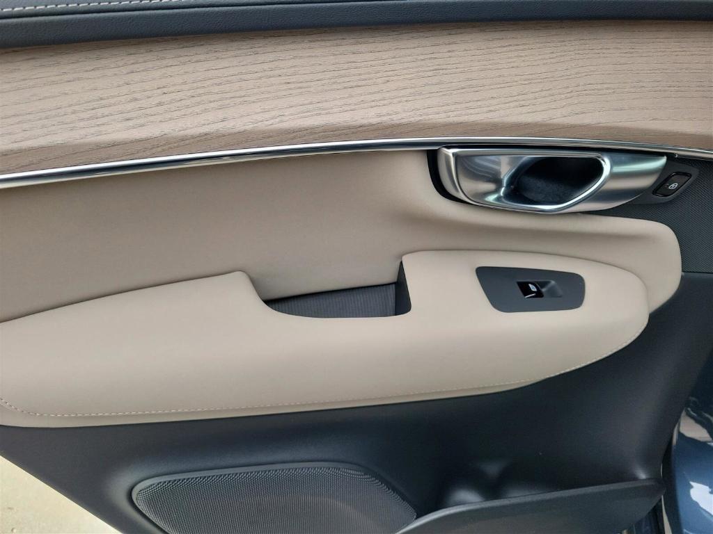 new 2025 Volvo XC90 car, priced at $66,285