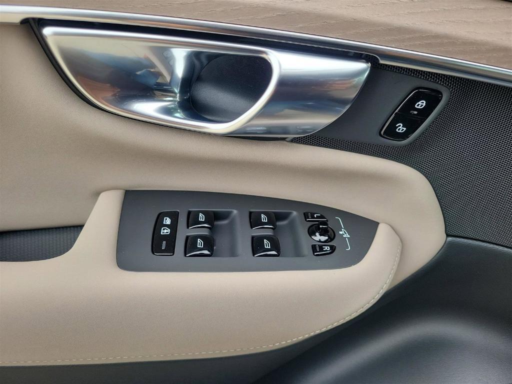 new 2025 Volvo XC90 car, priced at $66,285