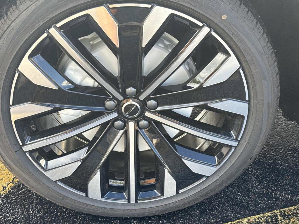 new 2026 Volvo XC60 car, priced at $63,935