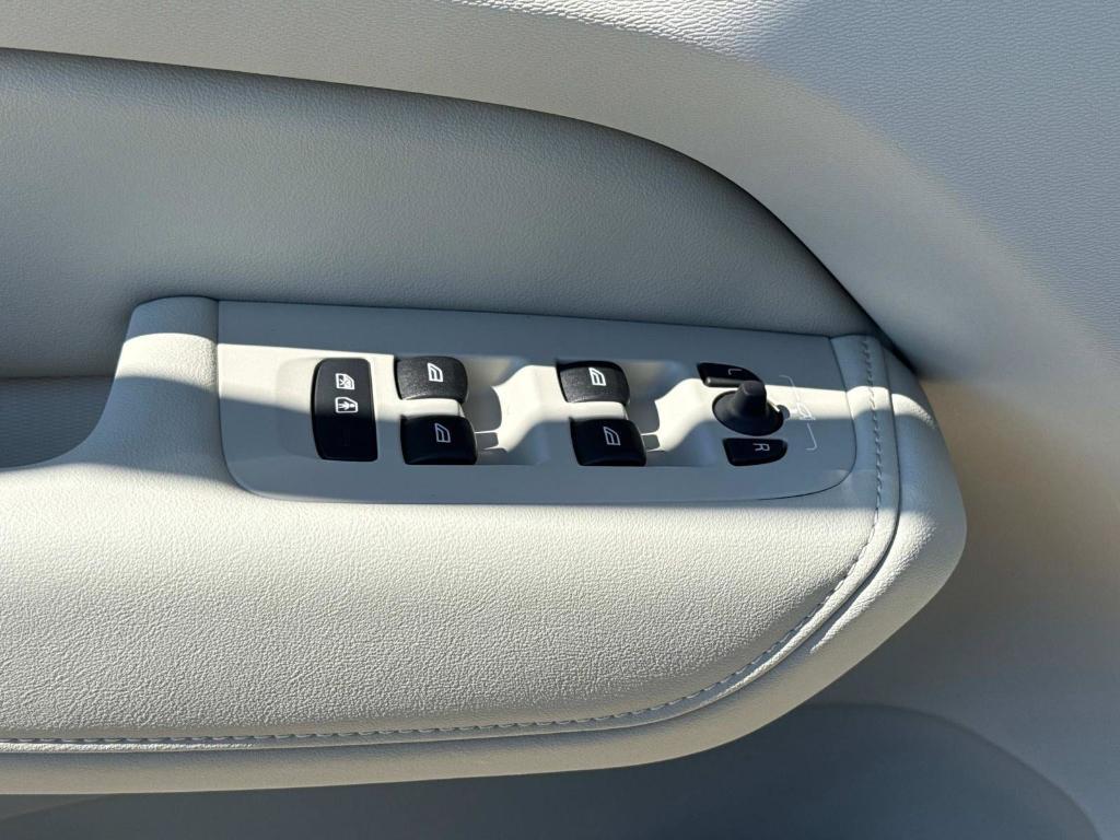 new 2026 Volvo XC60 Plug-In Hybrid car, priced at $75,235