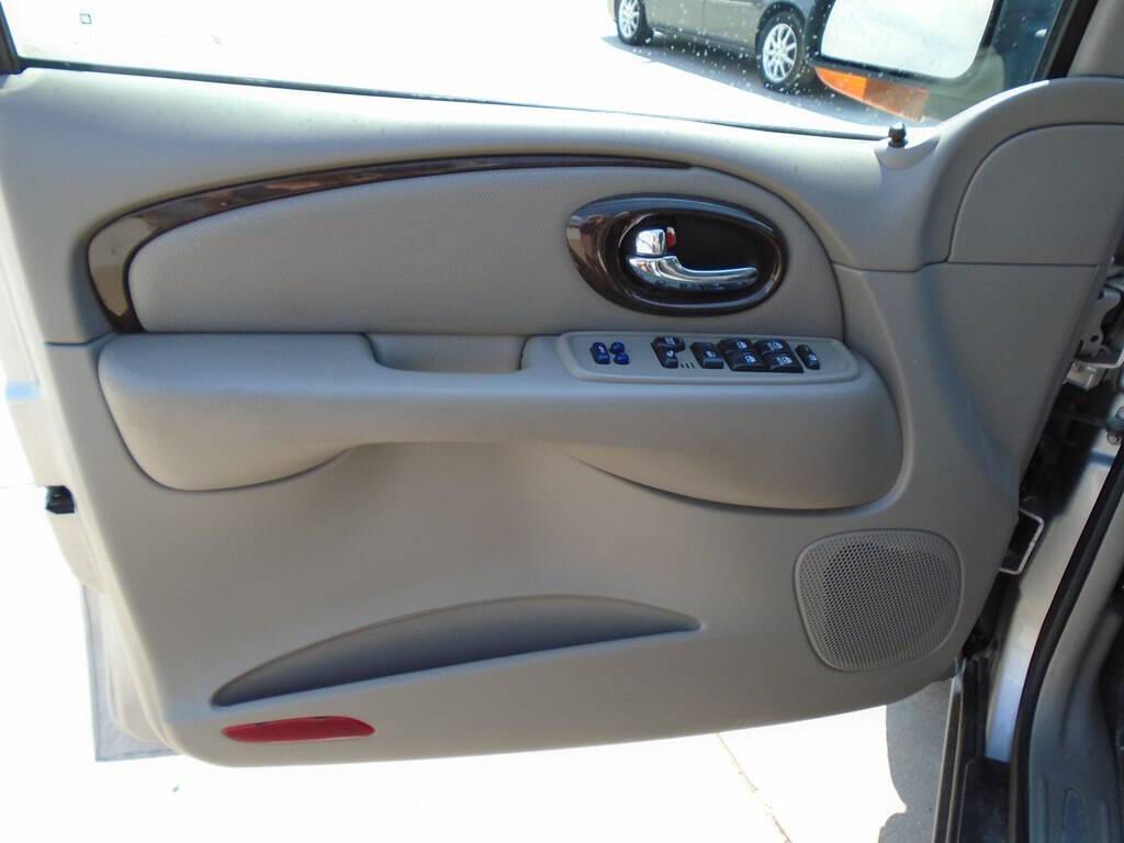 used 2004 Buick Rainier car, priced at $4,975