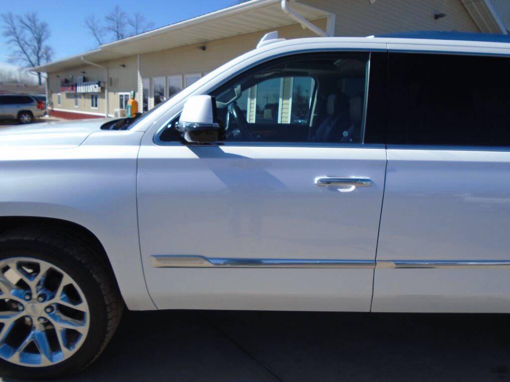 used 2017 Cadillac Escalade ESV car, priced at $23,975