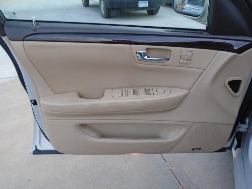 used 2008 Cadillac DTS car, priced at $5,975