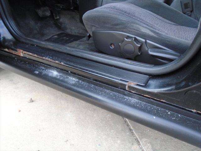 used 2001 Saturn SL car, priced at $5,975