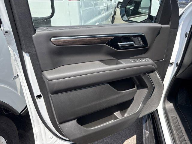 new 2025 Chevrolet Suburban car