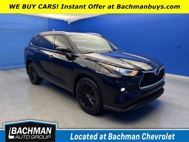 used 2021 Toyota Highlander car, priced at $29,995