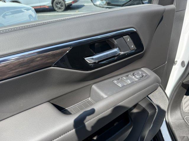new 2025 Chevrolet Suburban car