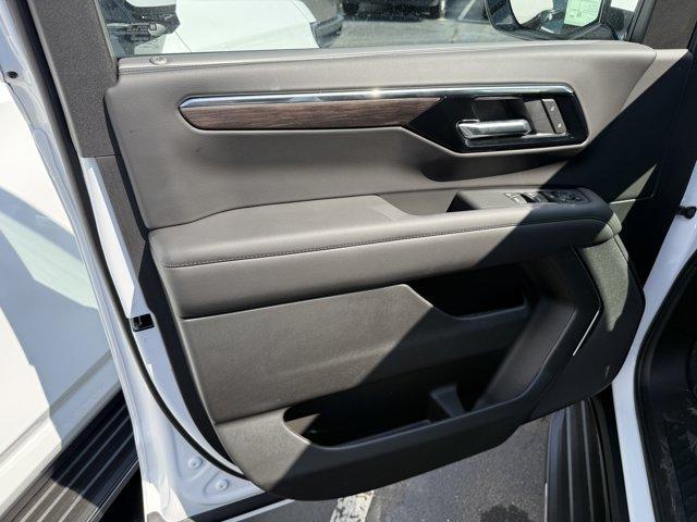 new 2025 Chevrolet Suburban car