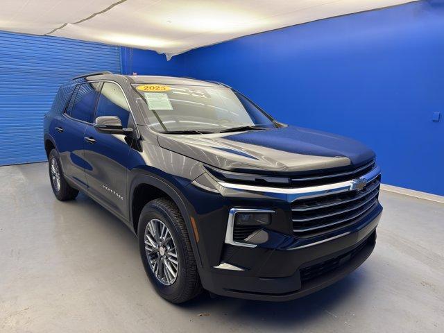 used 2025 Chevrolet Traverse car, priced at $33,912