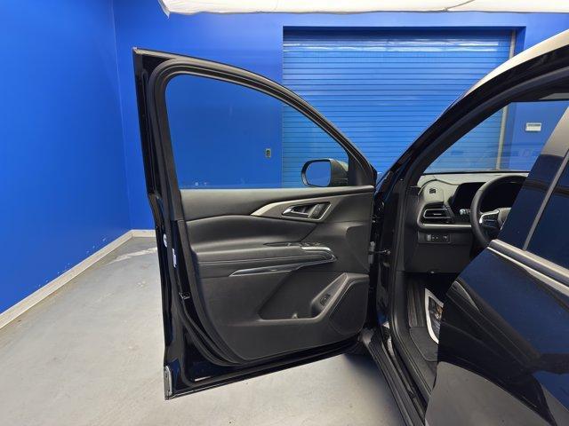 used 2025 Chevrolet Traverse car, priced at $33,912