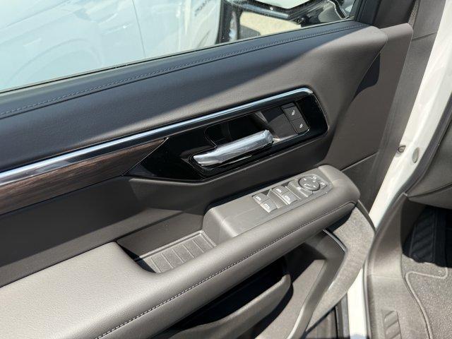 new 2025 Chevrolet Suburban car